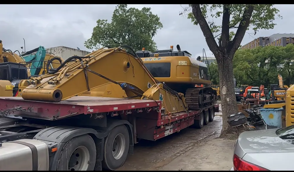 Used wheeled excavators at the Hefei yard